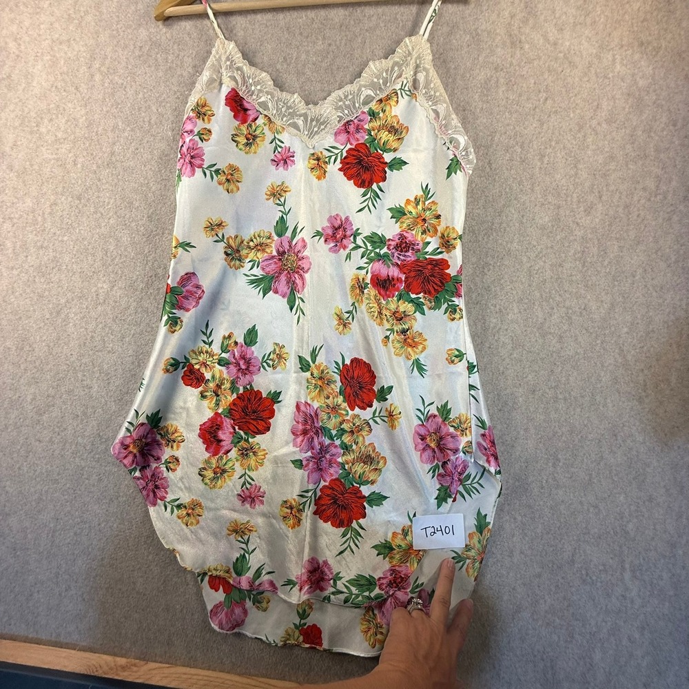 Vintage Victorias Secret Gold Label Floral Lace Chemise and Robe Set Medium